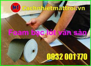 Foam bạc lót ván sàn gỗ.